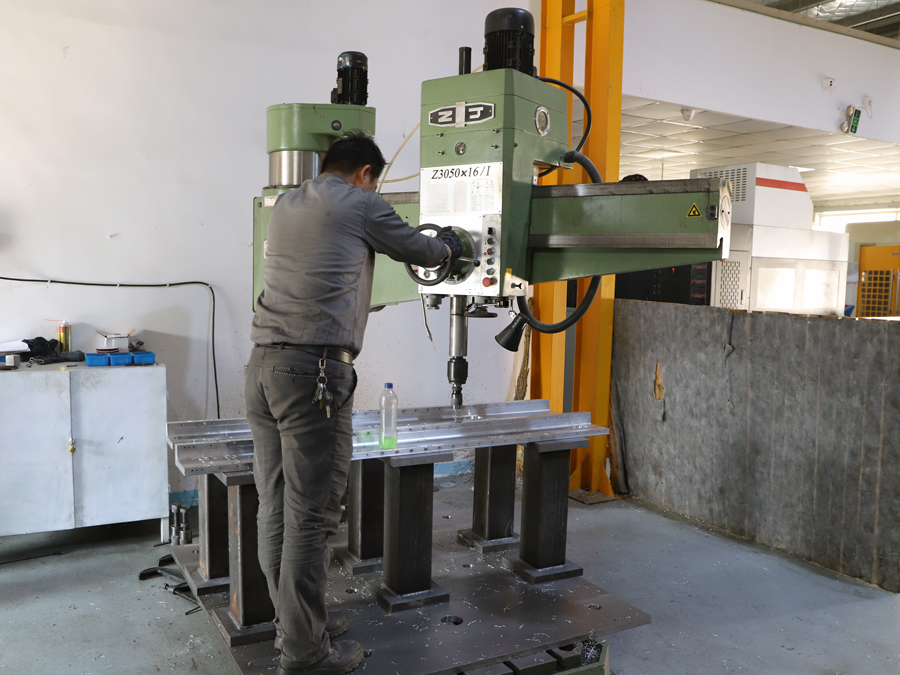 龍(long)門銑床加工