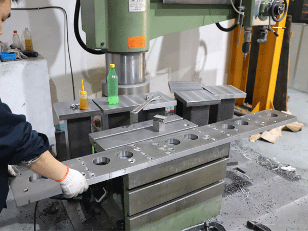 龍(long)門銑床(chuáng)加工